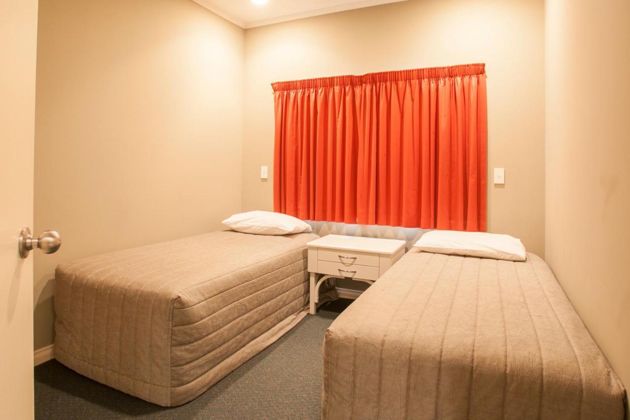 Cornwall Motor Lodge Palmerston North Extérieur photo