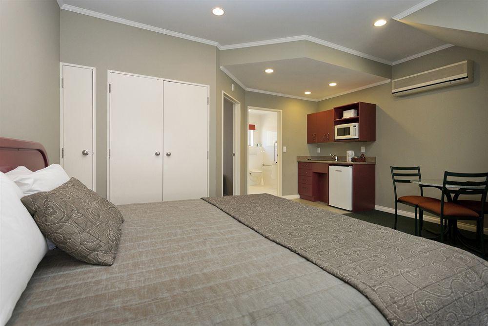 Cornwall Motor Lodge Palmerston North Extérieur photo