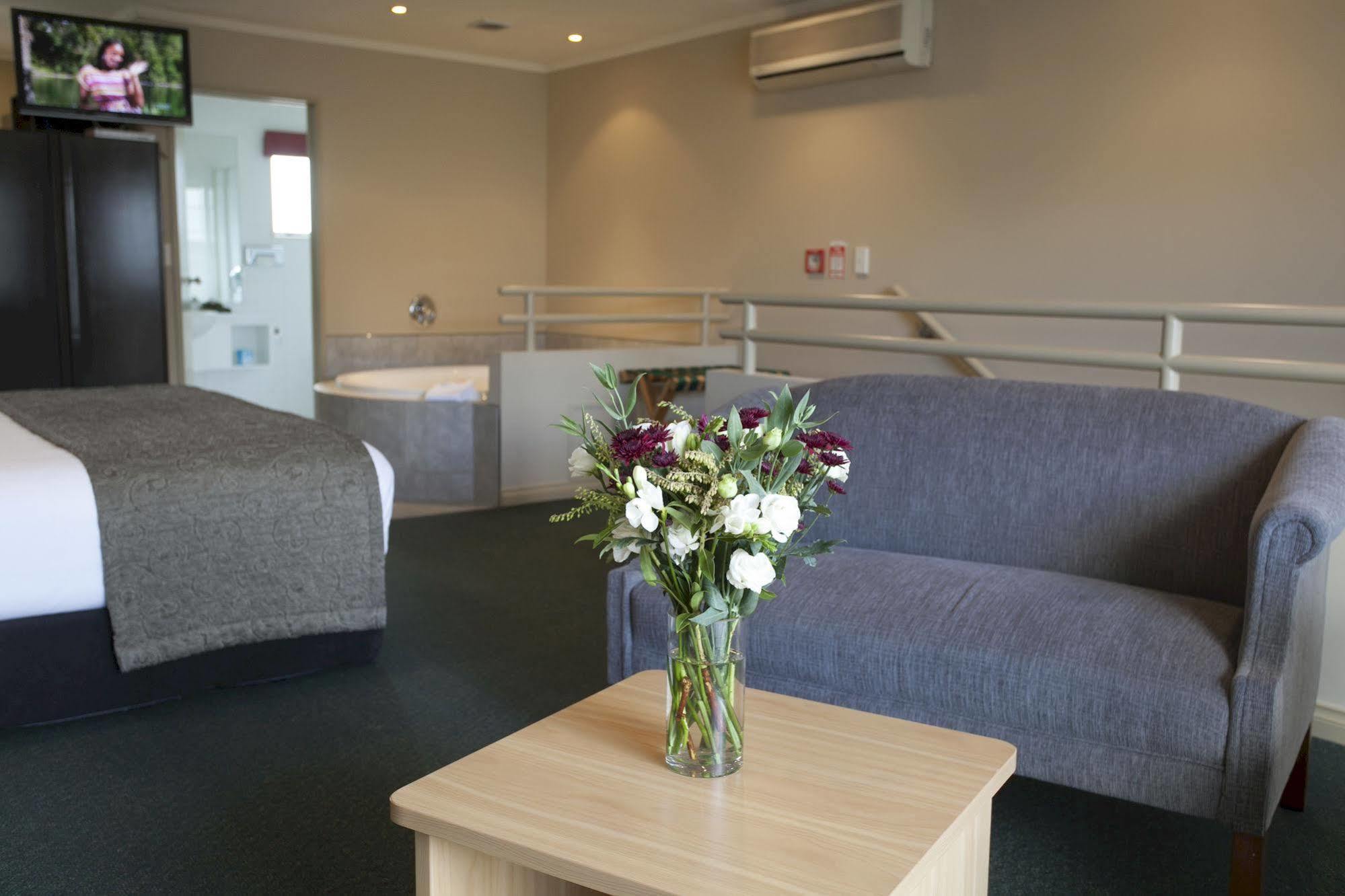 Cornwall Motor Lodge Palmerston North Extérieur photo